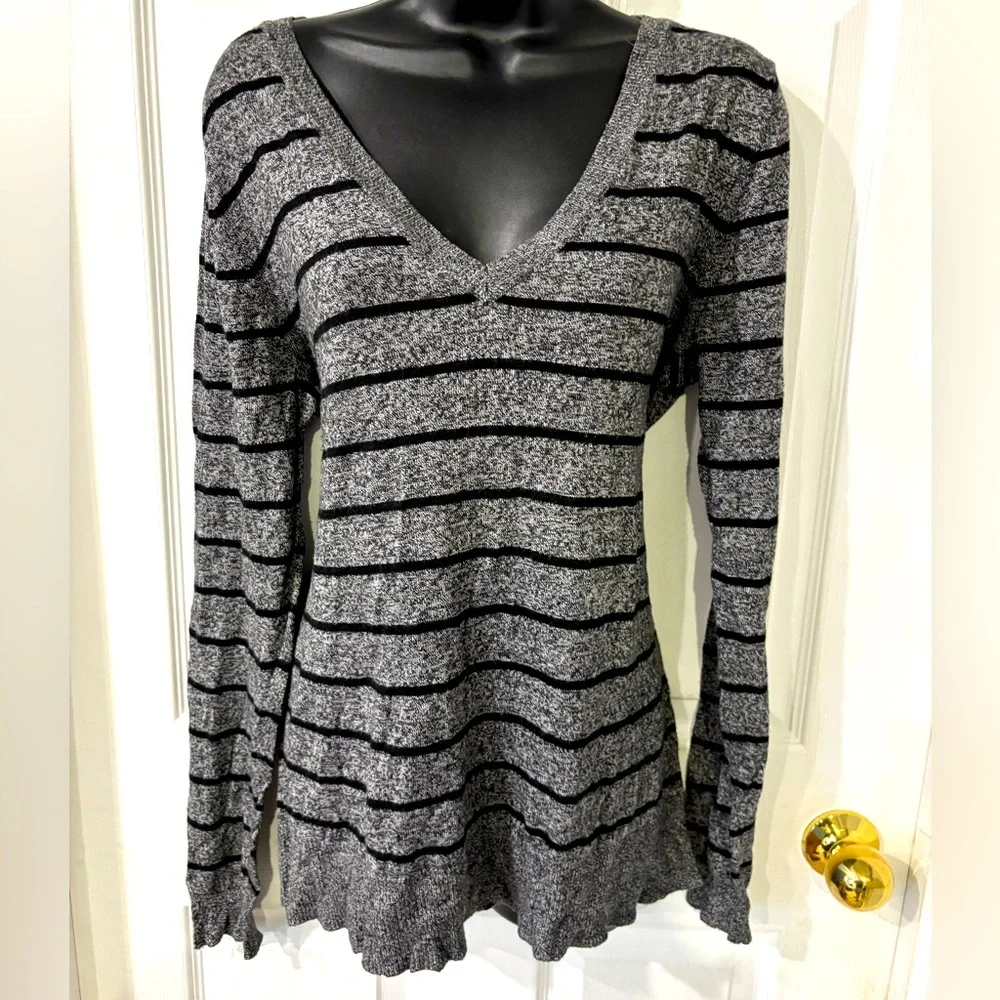 Mossimo Sweater - Picture 1 of 3